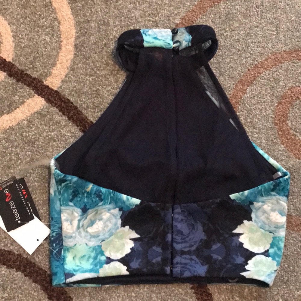 NWT Cute Floral Blue Summer Crop Top - Picture 2 of 3